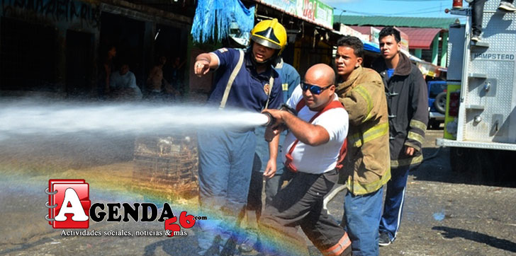 Bomberos-limpian-mercado