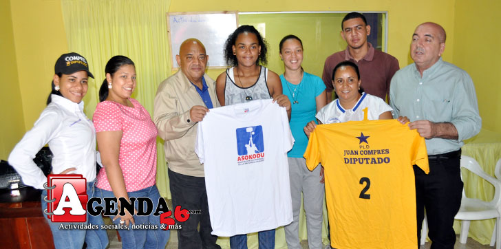 Juan-Compres-entrega-camiseta