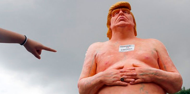 Estatua-Trump-Desnudo