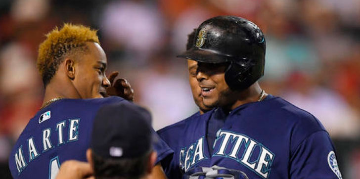 Nelson-Cruz-celebrando-jonron