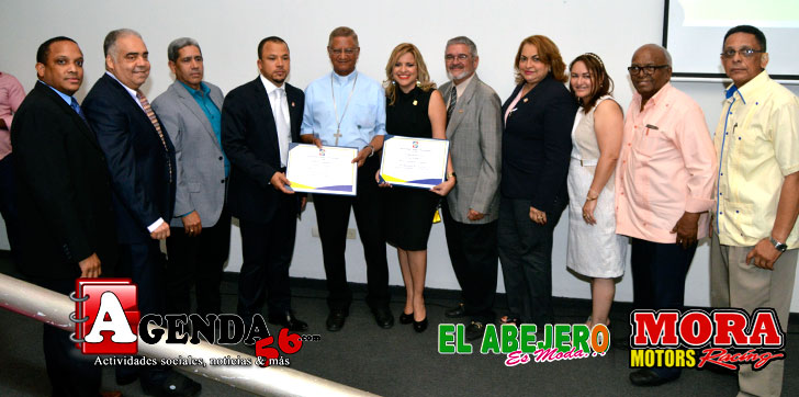 reconocimiento-egresados-ucne