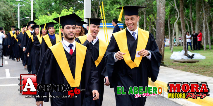 desfile-graduacion-ucne
