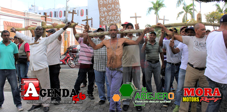 Exempleados-crucificados