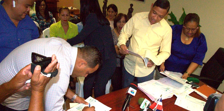 Ayuntamiento-entrega-cheques