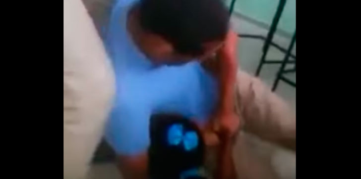 Estudiante-golpeando-hembra