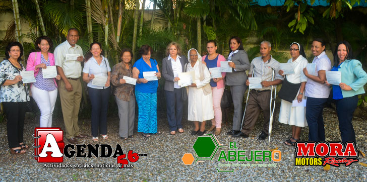 Senador-entrega-cheques