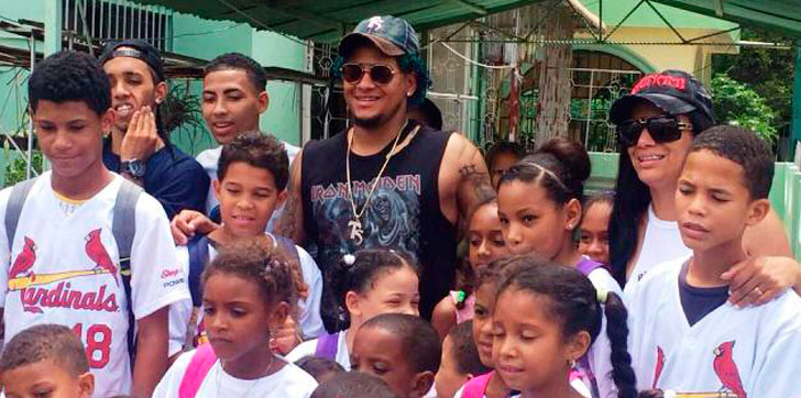 Carlos-Martinez-entrega-utiles