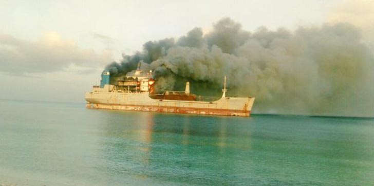 se-incendia-barco-perdenales