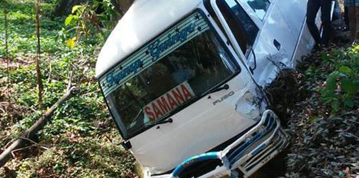Autobus-se-accidenta-en-ruta-puerto-plata