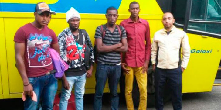 Haitianos-detenidos-autobus