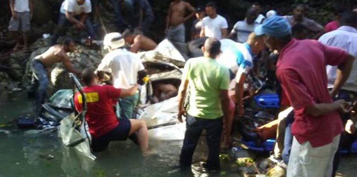 carro-cae-el-rio-puerto-plata