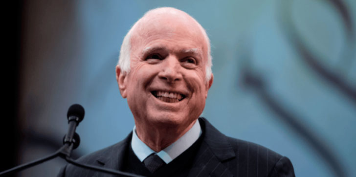 Donald-Trump-y-el-senador-McCain-se-enfrentan