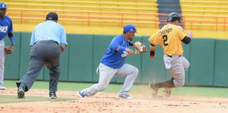 Licey-contra-Aguilas-pretemporada