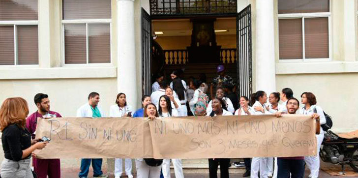 colegio-medico-lucha-y-anucia-huelga