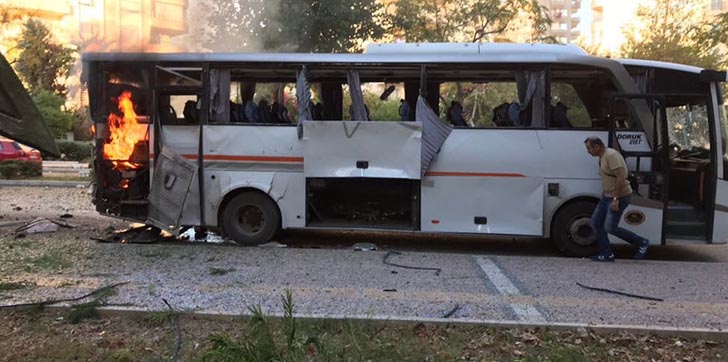 explosion-cerca-de-un-autobus-de-la-policia-deja-12-muertos