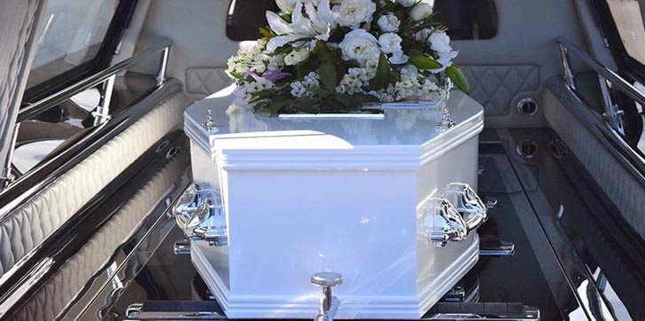 joven-peruano-comienza-a-respirar-durante-su-funeral