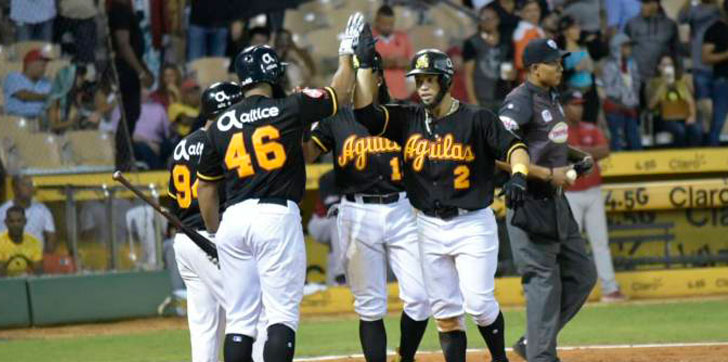 Juan-Carlos-Perez-anota