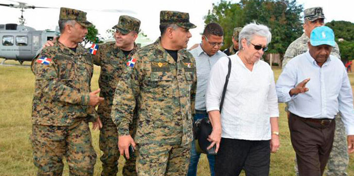 Ministra-con-guardias