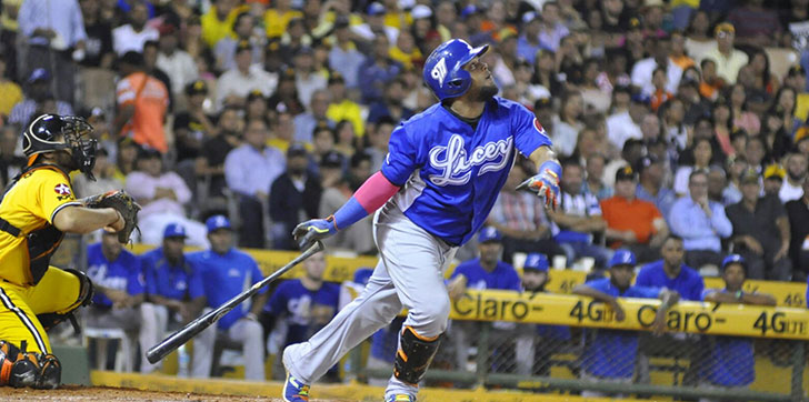 Juan-Francisco-mira-bola