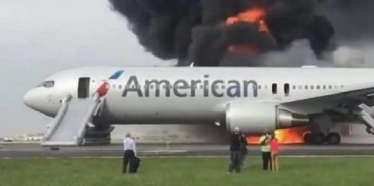 Se-incendia-avión-en-el-aeropuerto-de-Chicago