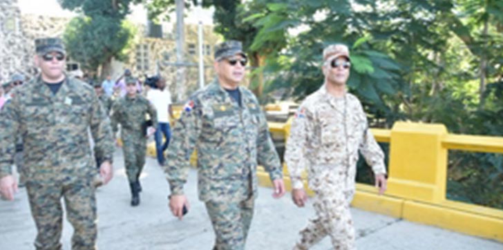 ministro-supervisa-a-militares-en-frontera