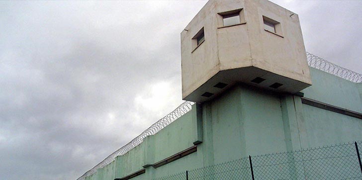 un-preso-apuñala-a-dos-guardias