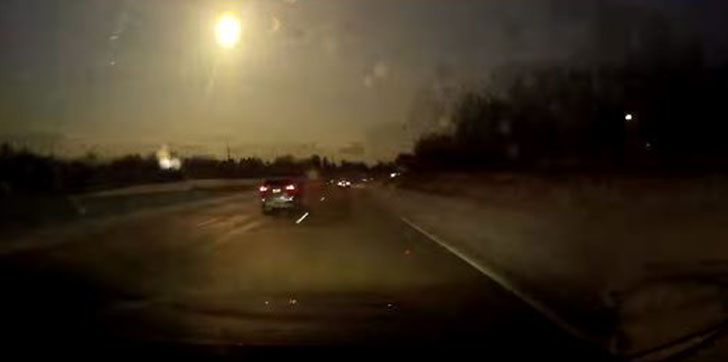 una-bola-de-fuego-estalla