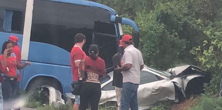 Accidente-entre-porsche-y-autobus-de-pasajeros