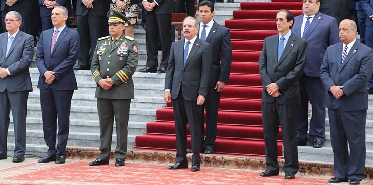 danilo-medina-rinde-tributo-a-la-bandera