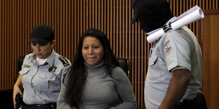 el-salvador-liberara-mujer-condenada-a-30-años
