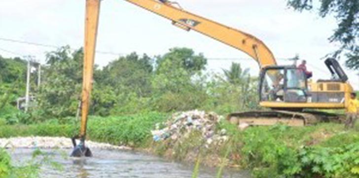 limpian-canales-de-riego-afectados