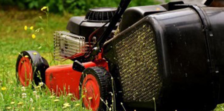 una-cortadora-de-cesped-mata-una-niña