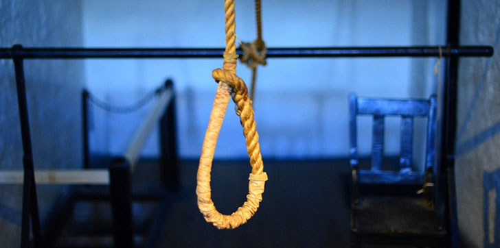 joven-se-ahorca-mientras-hablaba