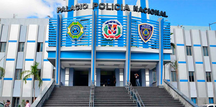 mujer-entrega-a-PN-parte-de-dinero