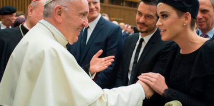 papa-saludo-a-katy-perry