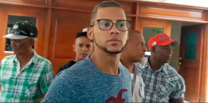 pistolero-de-bani-admite