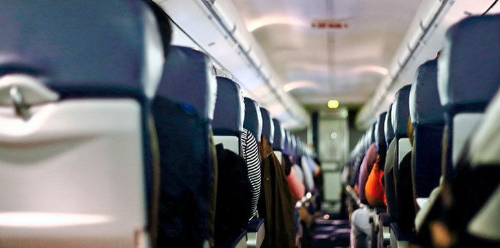 mujer-da-a-luz-en-avion