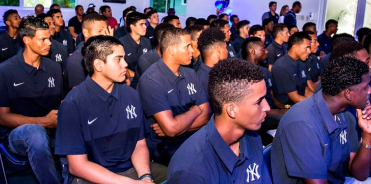 los-yanquis-graduan-70