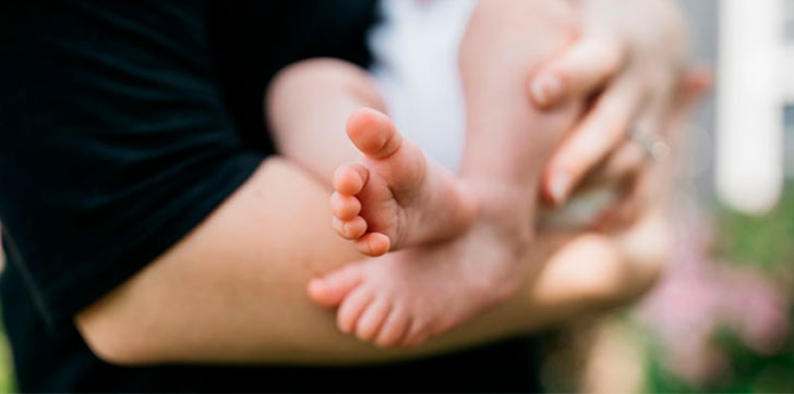 Hombre-vende-a-su-hija