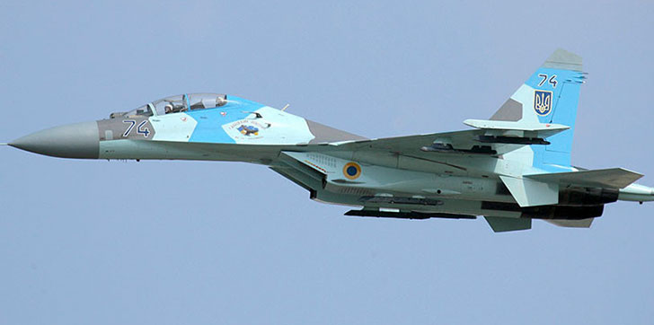 Un-avion-su-27