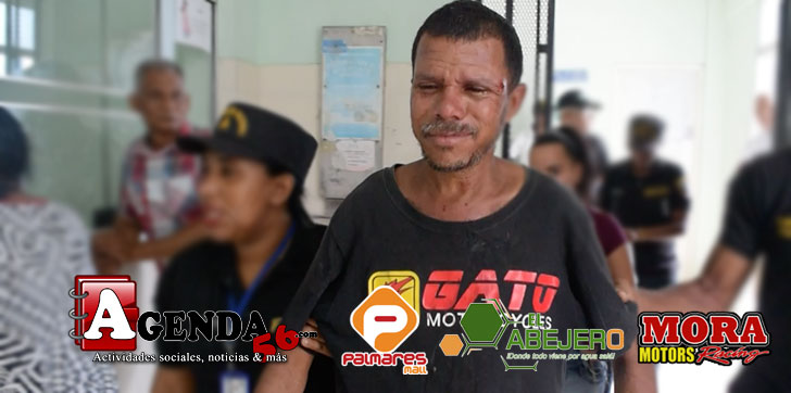 SAN FRANCISCO DE MACORÍS.- De un palo en la cabeza fue herido un hombre durante la tarde de este sábado en el sector Santa Ana de esta ciudad. Se trata de José de Jesús Ventura, quien presenta golpe contuso en la frente con laceración. Dicho golpe se lo propinó un tal "Cotuel", con quien De Jesús sostuvo una riña por motivos que por el momento se desconocen. El lesionado se encuentra en el hospital San Vicente de Paúl bajo supervisión policial. Las autoridades investigan.