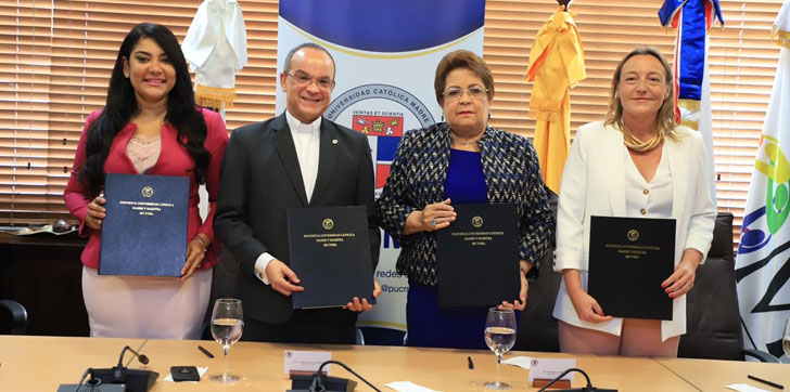 MINISTRA-UNIVERSIDADES