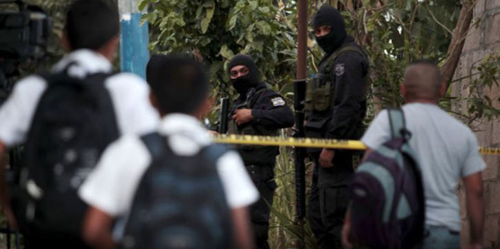 ASESINAN-a-tiro-vocalista