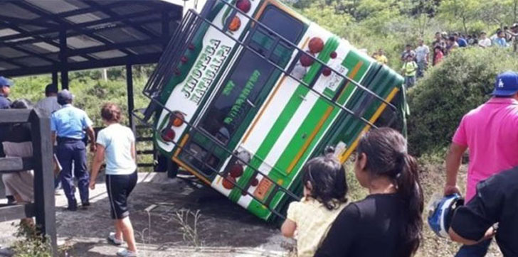 vuelco-de-microbus