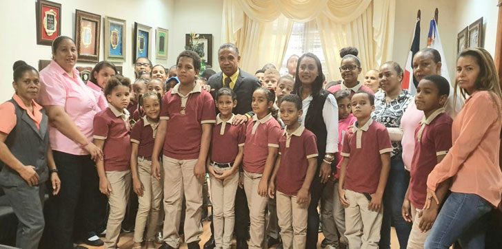 ESTUDIANTES-EN-AYUNTAMIENTO