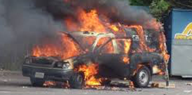 VEHICULO-QUEMADO-COLOMBIA