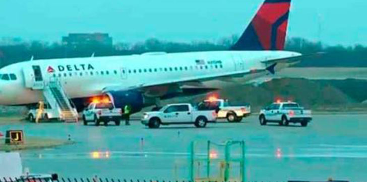 AVION-SE-SALE-DE-LA-PISTA