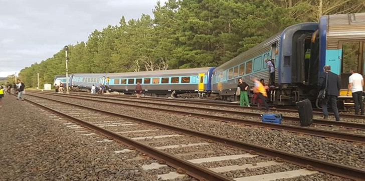 Dos-muertos-al-descarrilar