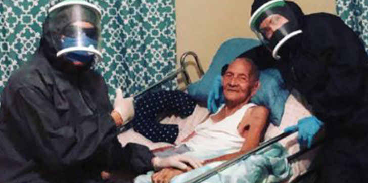 toño-rosario-piede-oracion