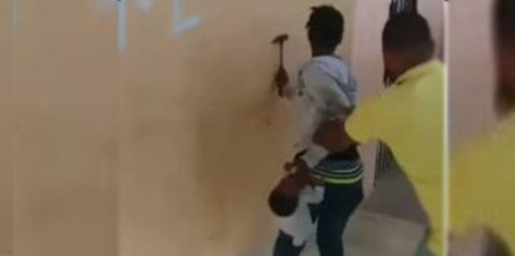 vecinos-amarran-mujer